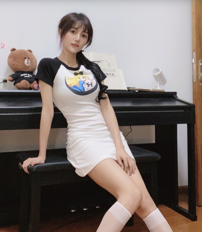 厦门网红姐姐在厕所给我kJ